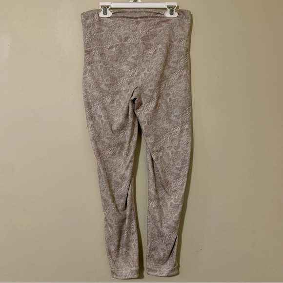 Max Studio Performance reversible Sochi sports bra & leggings, sand snake print - Picture 3 of 6